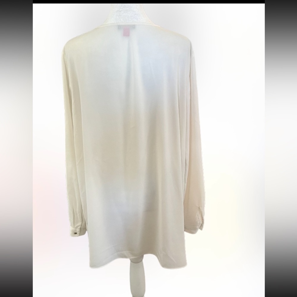 Vince Camuto Ivory 1X Plus Size Flowy Blouse - Picture 3 of 5